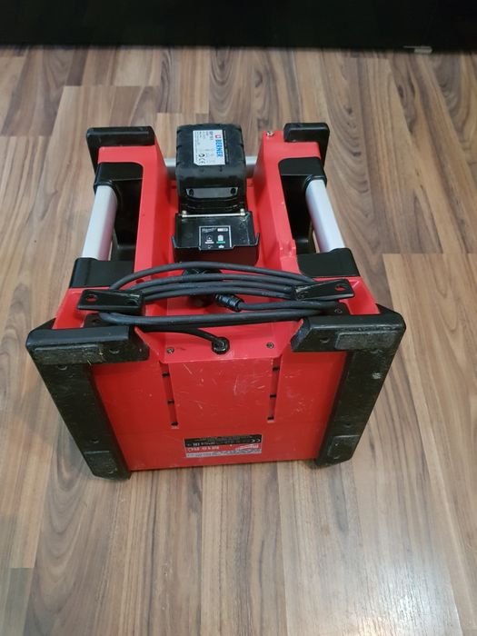 Radio Milwaukee M18 charger