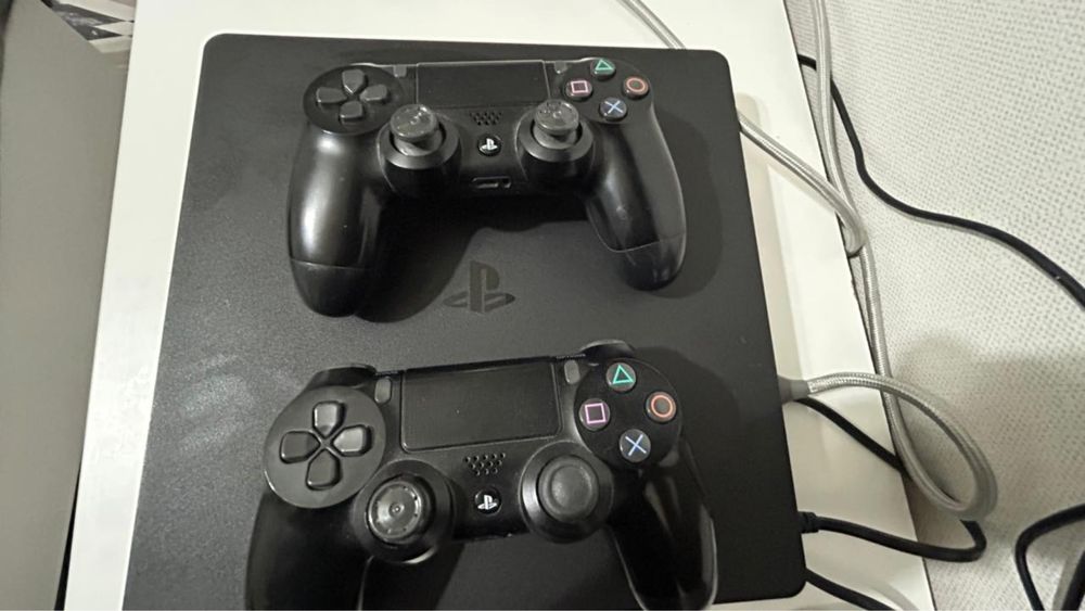 Продается PS4 !!!