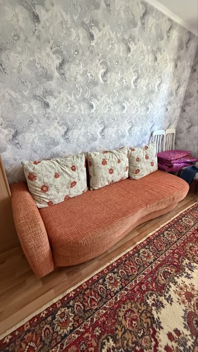 Продам диван стол стулья