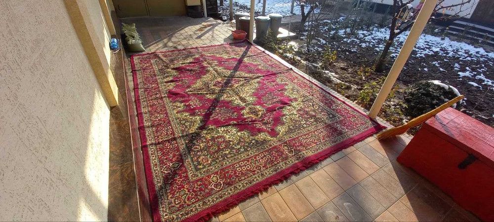 Продаётся ковёр в отличном состоянии!