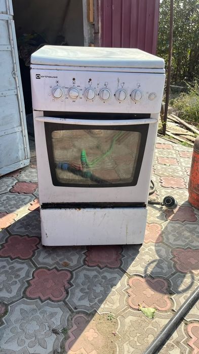 Газовая плита с газболлоном.