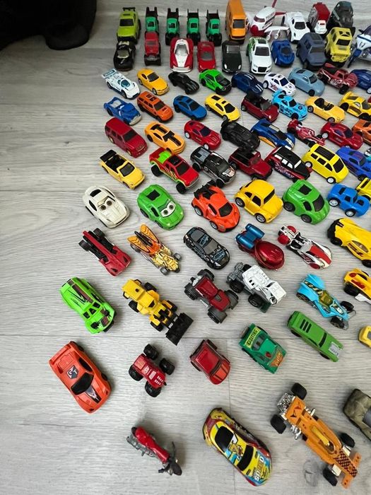 Срочно!!! Машинки детские маленькие