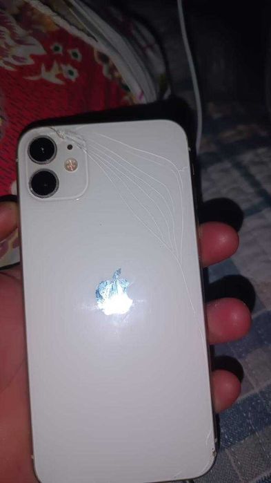 iPhone 11 продам