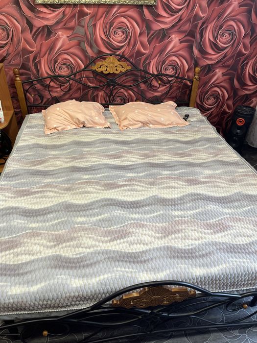 Продам кровать с матрасом