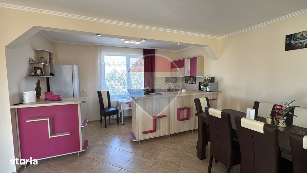 De închiriat casă cu 5 camere, în Sântandrei