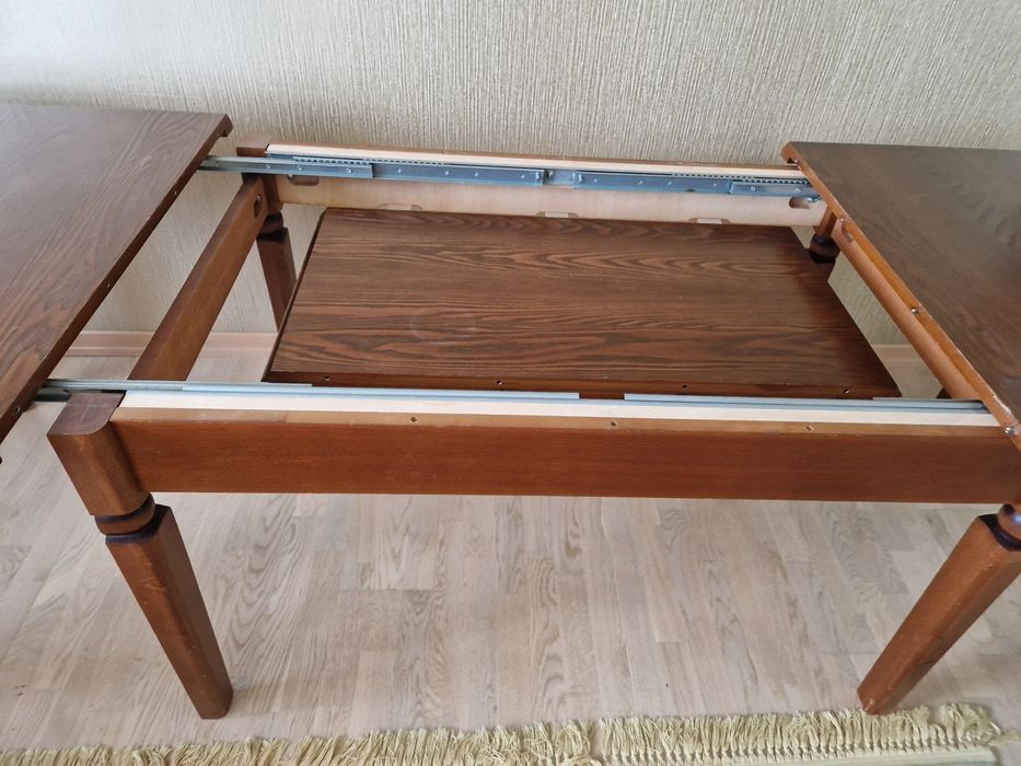 Стол из натурального дерева