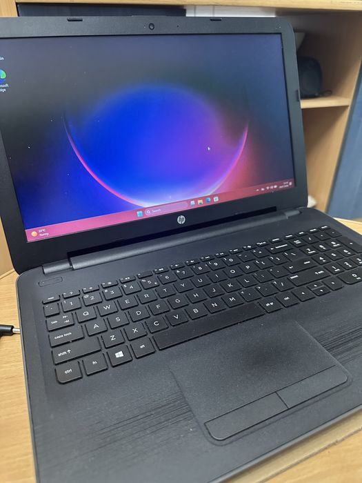 Laptop HP 250 Windows 11 SSD