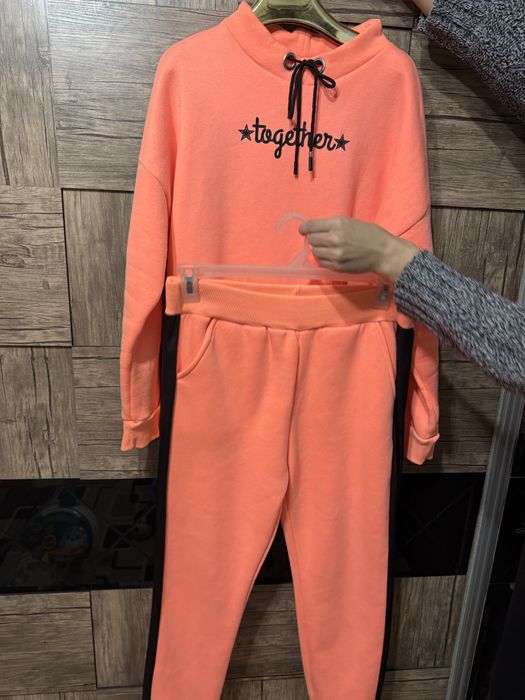 Спортивный костюм яркий