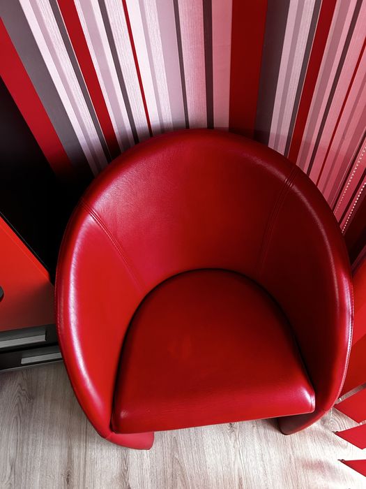 Червен Кожен Фотьойл