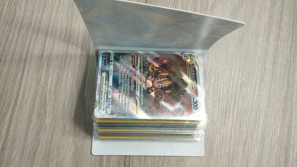 Colecție cartonașe Pokemon