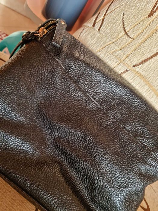 Дамска черна чанта през рамо