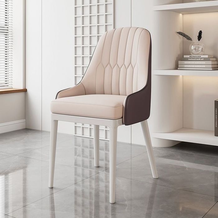 Современный стул с подлокотниками в сканди стиле