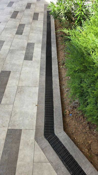 Продаётся комплект водоотводного пластикового лотка Gidrolica Light