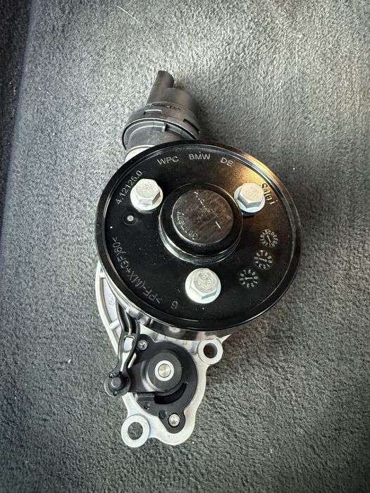 Помпа для BMW g30 B48 новая оригинал