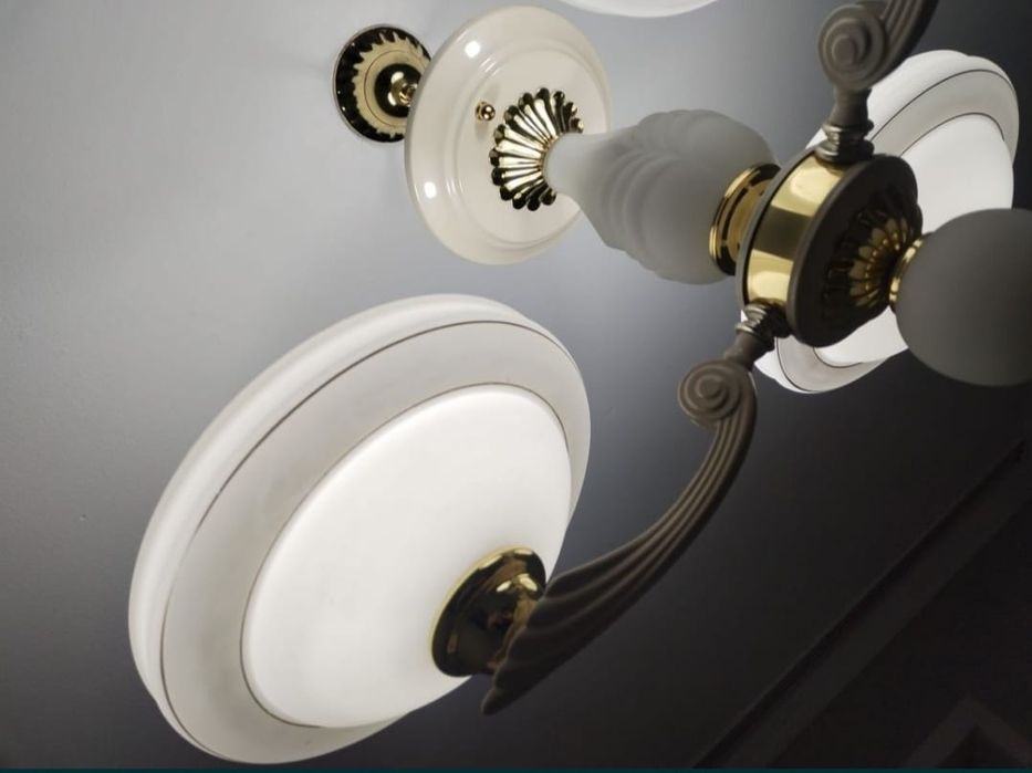 Продам     люстры