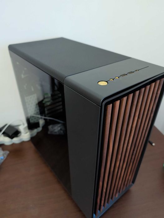 Carcasa PC Fractal North