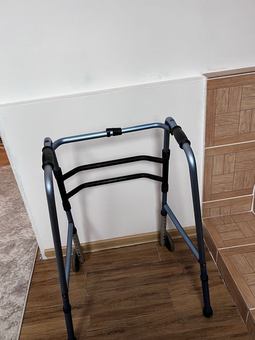 Ходунок впереди есть колесо