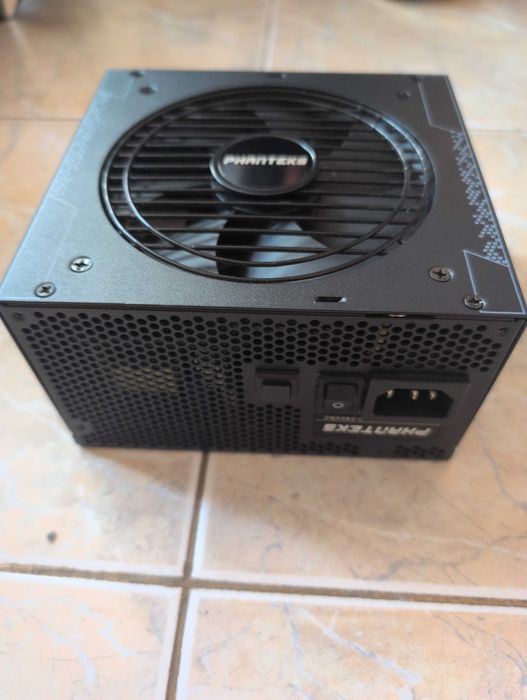 Компютърно захранване - Phanteks AMP 650 W 80+ Gold Certified