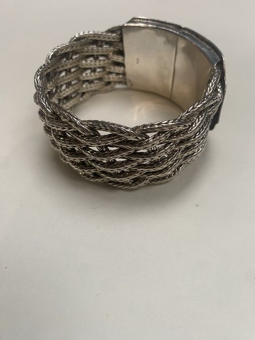 Сребърна гривна с плетка