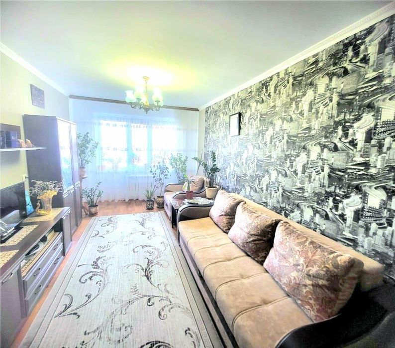 а Продам 3 комнатную Улучшенной планировки 8 микрорайон