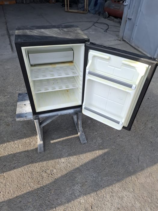 Малък хладилник/каравана, кемпер и др/