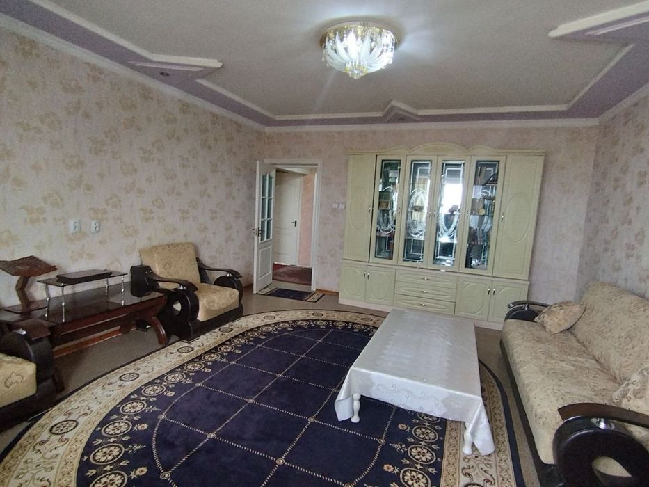 Срочни ижарага берилади.
Юнусобод 14-қаварталда, Туркистон метро яқини