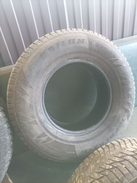 Продам зимние шины на внедорожник