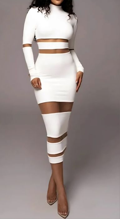 Екстравагантна бяла рокля