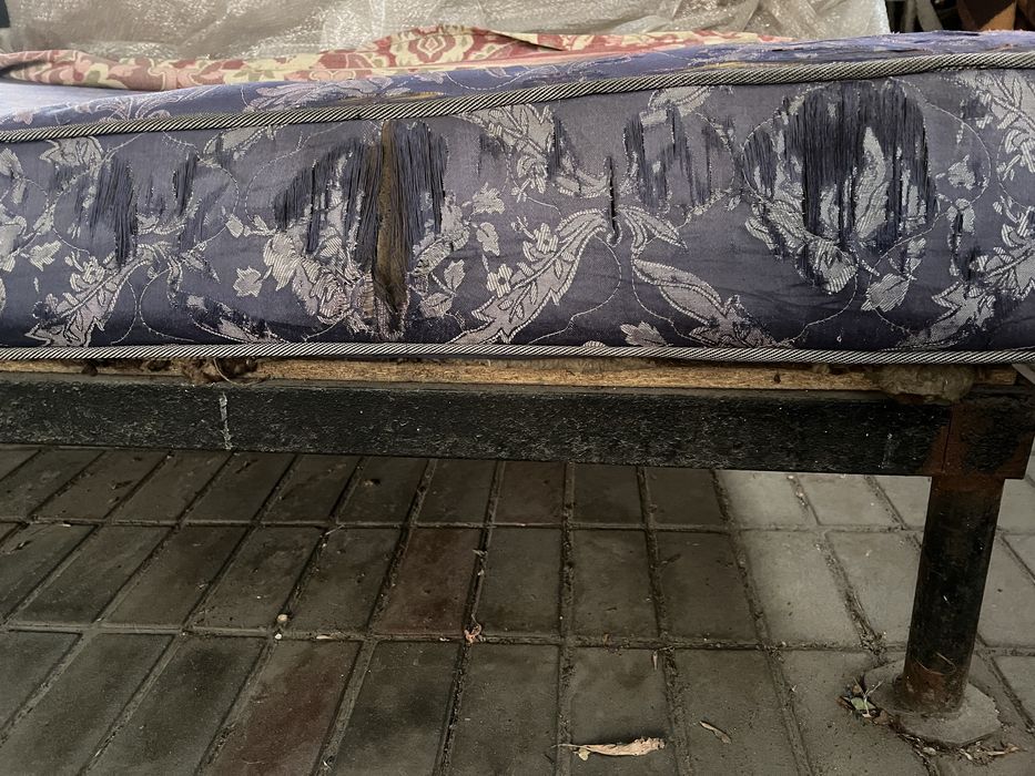 Тапчан (уличная кровать)