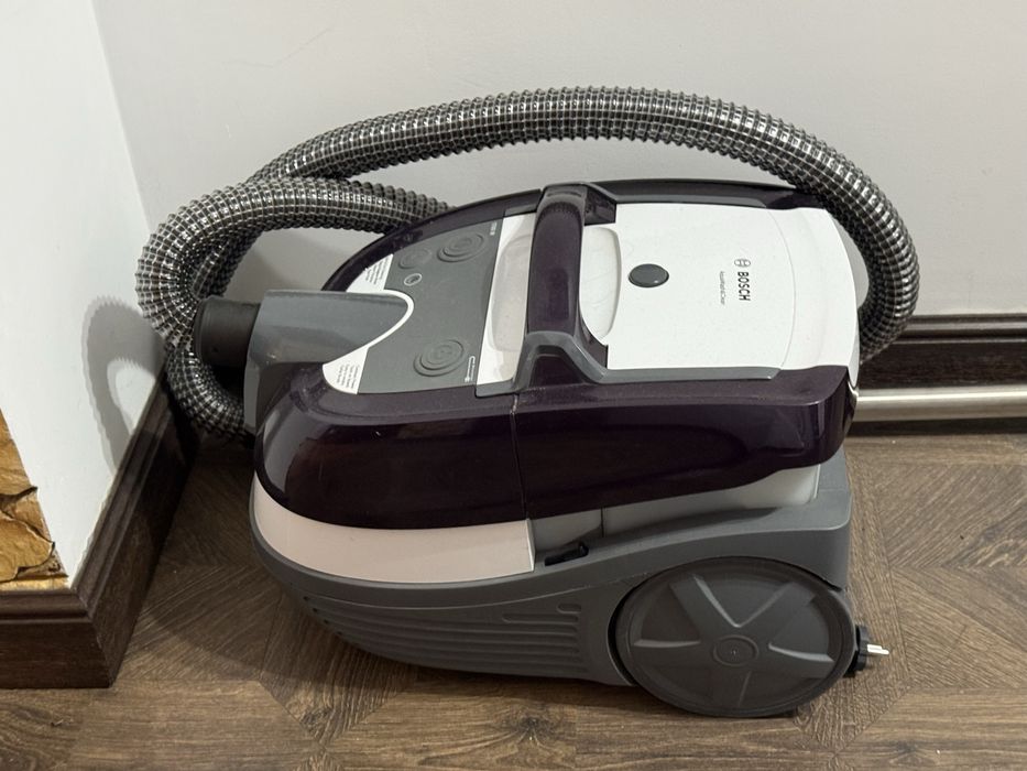 Продам пылесос Bosch AquaWash&Clean