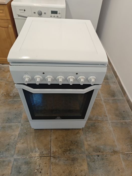 Готварска печка Indesit I5E52E(W) KZ – 50 см