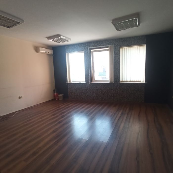 Дава се под наем Офис в Казанлък - 36 кв.м за 153 € - Снимка #3