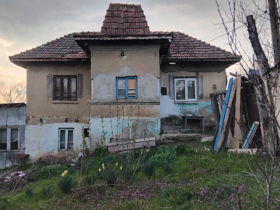 Vând casa în varvoru de sus