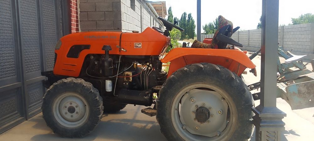 Traktor sotiladi