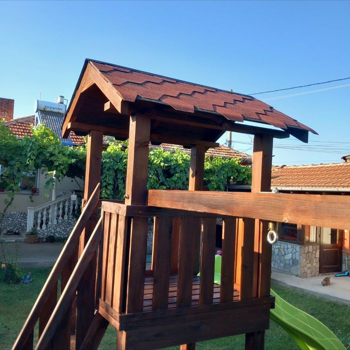 Къщичка с пързалка и люлка