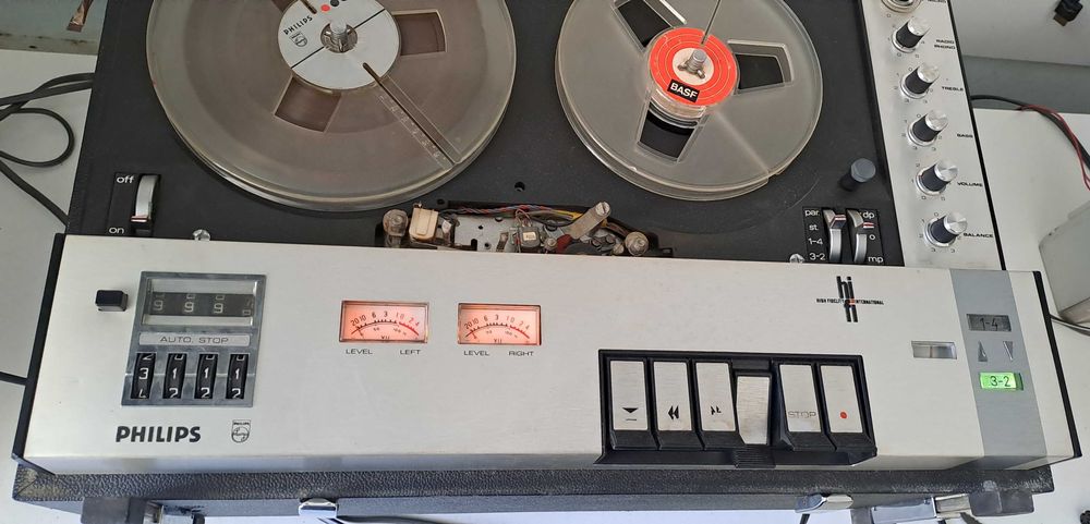 Philips N4408 Stereo Mag Colectie cu Statie amplificator ca DEFECT
