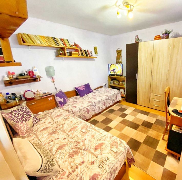 Имот Корект продава Партер, Първи етаж, Гараж, 1/2 таван, кв. Изток