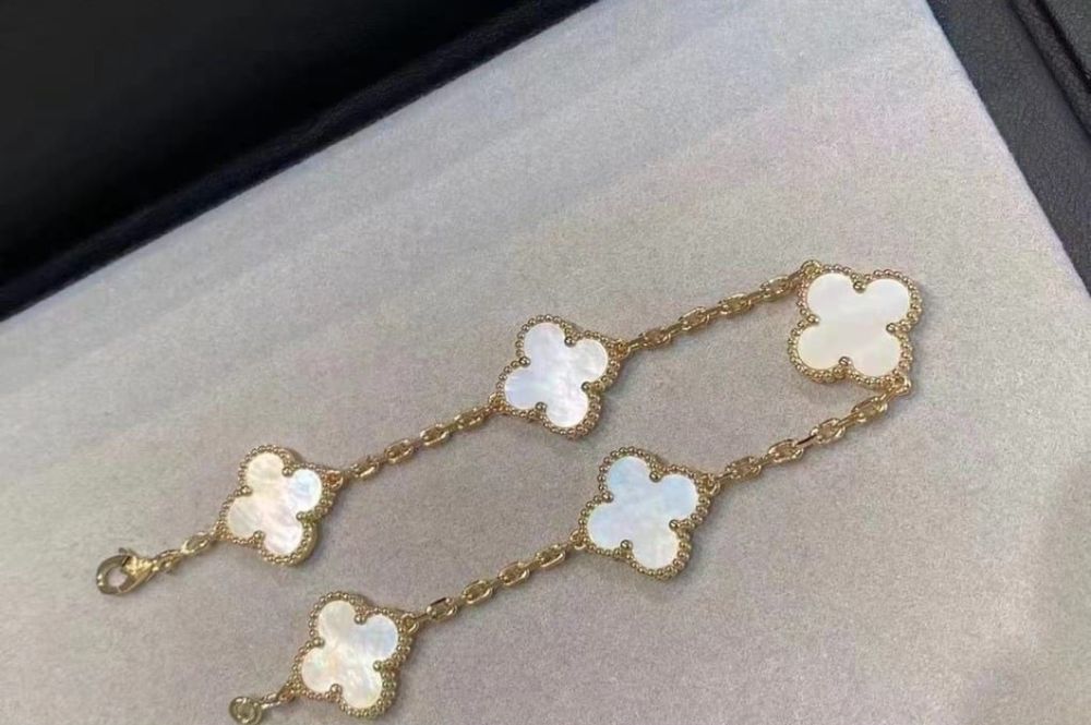 Гривни Van Cleef