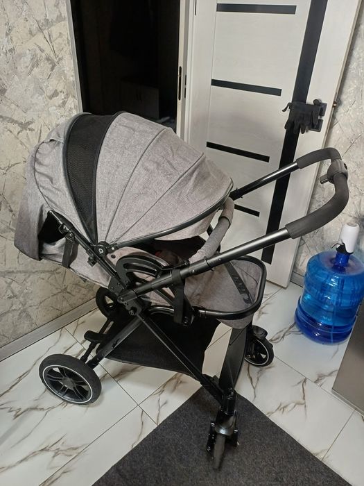 Продаётся фирменный коляска Belecoo