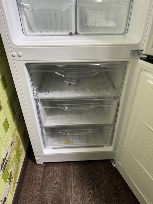 Проаю холодильник Indesit