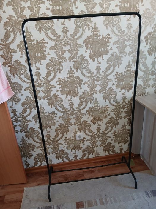 Вешалка. Новая .