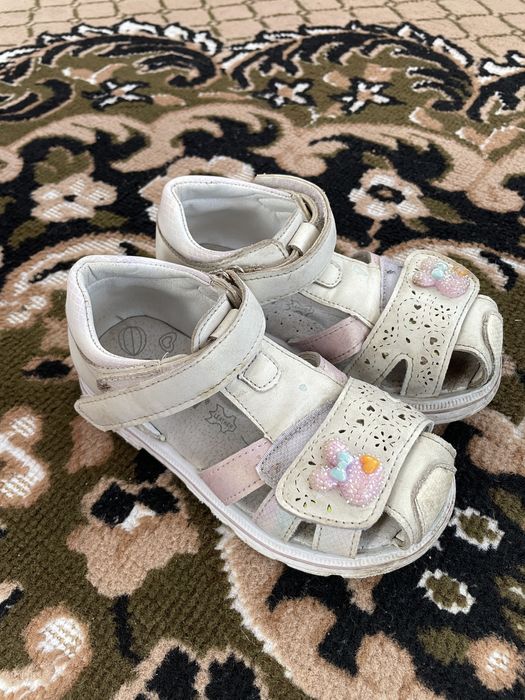 Продам детскую обувь