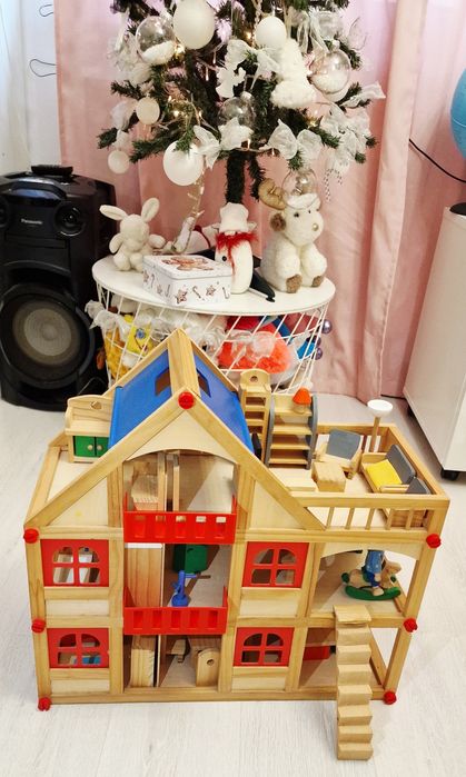 Casuta de papusi, din lemn de calitate