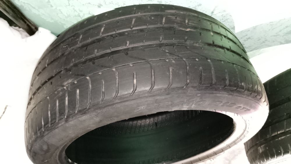 Продам две резины на R18