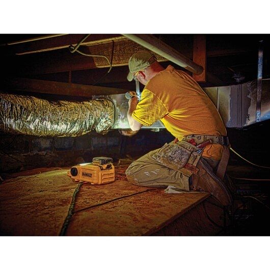 Акумулаторен фенер DeWALT DCL060 18V 1500 лумена