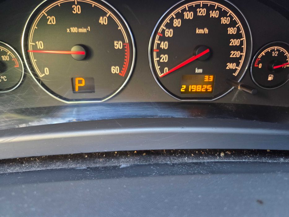 Vand masina de FAMILIE  Autoturism OPEL SIGNUM argintiu 1.9 CDTI