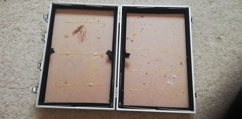 Продам чемодан. Продам. Продам.