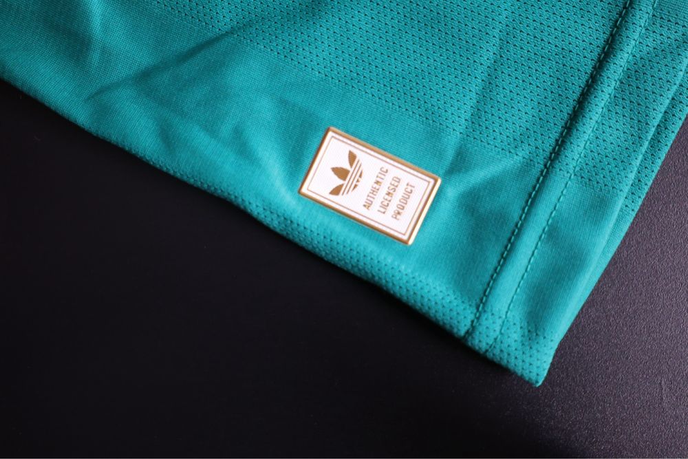 Тениска на Liverpool, трети екип, сезон 2025-2026