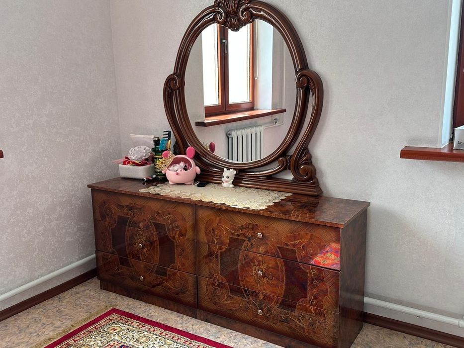 Шифоньер, комод айнасымен сатылады