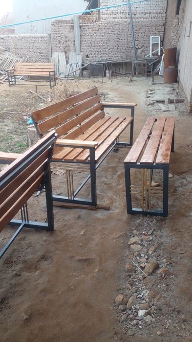 Янги темир прфилдан ясалган суянчиксиз  4 кишилик скамейка .